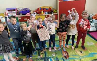 Słodkie upominki dla dzieci od Lenki z gr. Myszek i Tymka z gr. Żabek – 23.01.2025